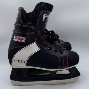 CCM Fusion 32 Boys Hockey Ice Skates Size 1